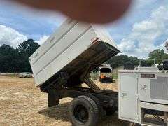 2002 GMC BUCKET TRUCK - VIN: 1GDP7H1E72J506422