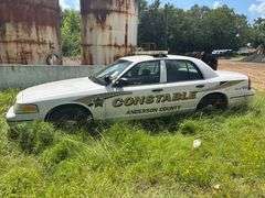 2000 FORD CROWN VICTORIA - VIN: 2FAFP71W0YX208223
