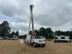 1999 INTERNATIONAL 4700 BUCKET TRUCK - VIN: 1HTSCABP0XH595401