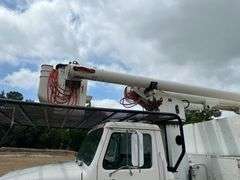 1999 INTERNATIONAL 4700 BUCKET TRUCK - VIN: 1HTSCABP0XH595401