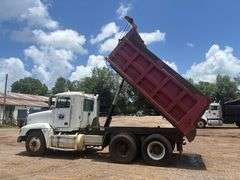 1998 FREIGHTLINER DUMP TRUCK - VIN: 1FUYDZYB3WL925146