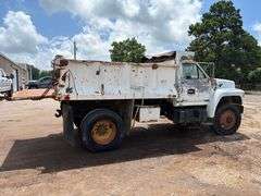 1991 FORD F-800 DUMP TRUCK - VIN: 1FDYK84A9MVA09329