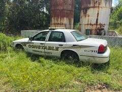 2000 FORD CROWN VICTORIA - VIN: 2FAFP71W0YX208223