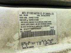 2000 FORD CROWN VICTORIA - VIN: 2FAFP71W0YX208223