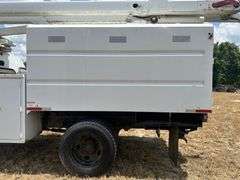 2002 GMC BUCKET TRUCK - VIN: 1GDP7H1E72J506422