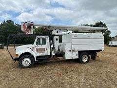 1999 INTERNATIONAL 4700 BUCKET TRUCK - VIN: 1HTSCABP0XH595401