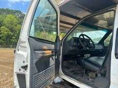 2002 GMC BUCKET TRUCK - VIN: 1GDP7H1E72J506422