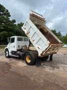 2001 FREIGHTLINER DUMP TRUCK - VIN: 1FUBBXAK61HB85584