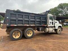 2007 MACK CNH613 DUMP TRUCK - VIN: 1M2AJ06YX7N006427