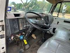 1999 INTERNATIONAL 4700 BUCKET TRUCK - VIN: 1HTSCABP0XH595401