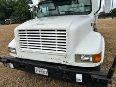 1999 INTERNATIONAL 4700 BUCKET TRUCK - VIN: 1HTSCABP0XH595401