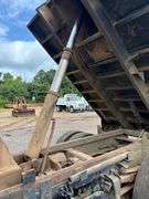 2001 FREIGHTLINER DUMP TRUCK - VIN: 1FUBBXAK61HB85584