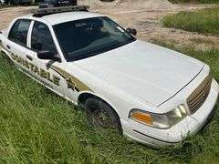 2000 FORD CROWN VICTORIA - VIN: 2FAFP71W0YX208223