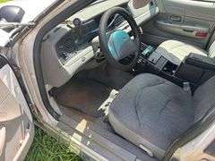 2000 FORD CROWN VICTORIA - VIN: 2FAFP71W0YX208223