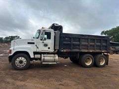 2007 MACK CNH613 DUMP TRUCK - VIN: 1M2AJ06YX7N006427