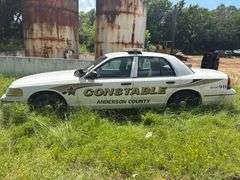 2000 FORD CROWN VICTORIA - VIN: 2FAFP71W0YX208223