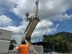 2002 GMC BUCKET TRUCK - VIN: 1GDP7H1E72J506422
