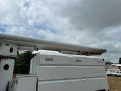 1999 INTERNATIONAL 4700 BUCKET TRUCK - VIN: 1HTSCABP0XH595401