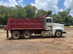 1998 FREIGHTLINER DUMP TRUCK - VIN: 1FUYDZYB3WL925146