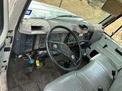 1999 INTERNATIONAL 4700 BUCKET TRUCK - VIN: 1HTSCABP0XH595401