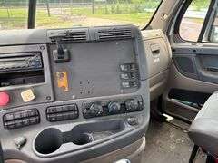 2012 FREIGHTLINER TRACTOR TRUCK - VIN: 1FUJGBDV9CSBR9006