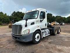 2012 FREIGHTLINER TRACTOR TRUCK - VIN: 1FUJGBDV9CSBR9006