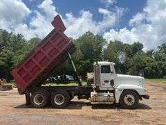 1998 FREIGHTLINER DUMP TRUCK - VIN: 1FUYDZYB3WL925146
