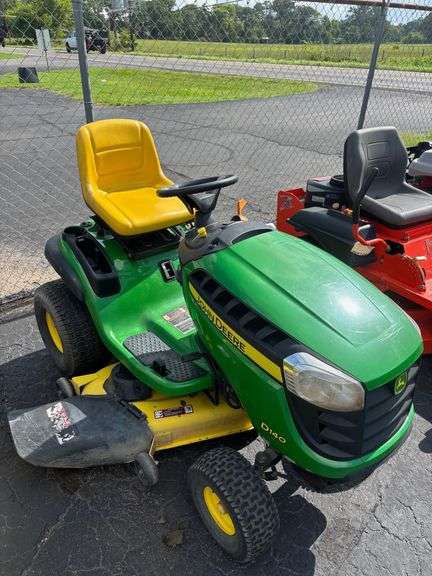 JOHN DEERE D140 LAWN MOWER SER: 1GXD140EIGG706627.
