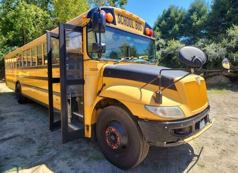(8) 2013 INTERNATIONAL PB105 CE SCHOOL BUSES Located in GALES FERRY, CT
