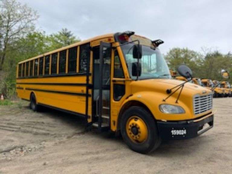 (1) 2015 FREIGHTLINER B2 THOMAS SAF-T-LINER C2 SCHOOL BUS Located in EPSOM, NH
