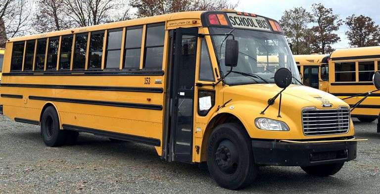 (1) 2013 FREIGHTLINER B2 THOMAS SAF-T-LINER C2 SCHOOL BUS Located in BALLY, PA