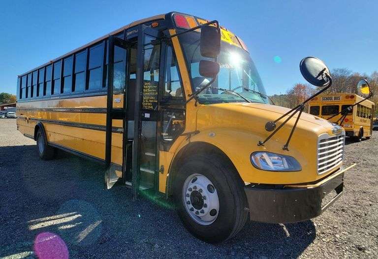 2010 FREIGHTLINER B2 THOMAS SAF-T-LINER C2 SCHOOL BUS #87