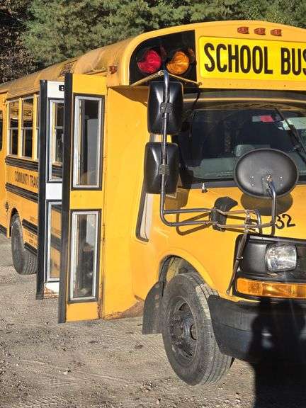 2015 CHEVROLET EXPRESS 3500 THOMAS SMALL SCHOOL BUS #32
