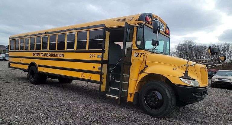 (1) 2013 INTERNATIONAL PB105 CE SCHOOL BUS Located in SLIPPERY ROCK, PA