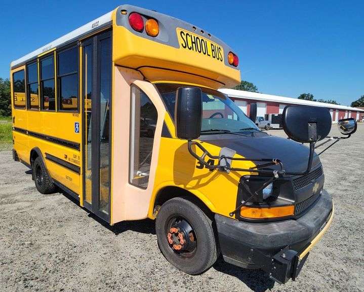 (1) 2013 CHEVROLET EXPRESS 3500 COLLINS SMALL SCHOOL BUS Located in HARWINTON, CT