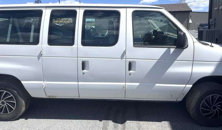 (1) 2014 FORD ECONOLINE E150 VAN Located in MOUNT JOY, PA