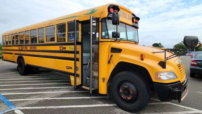 2015 BLUE BIRD BB VISION SCHOOL BUS #123