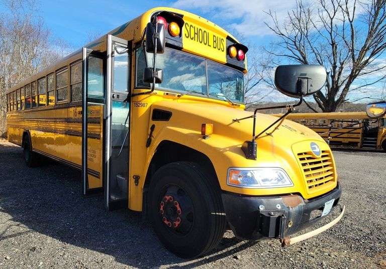 (1) 2015 BLUE BIRD BB VISION SCHOOL BUS Located in RIVERSIDE, RI