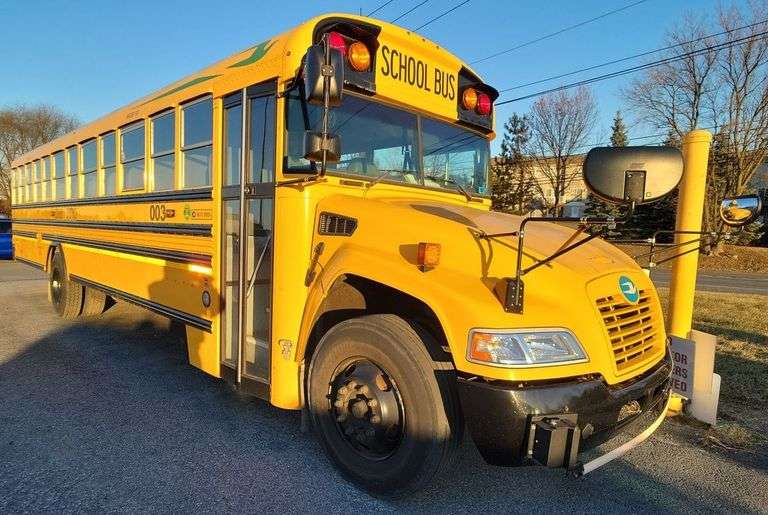 (1) 2015 BLUE BIRD BB VISION SCHOOL BUS Located in MACUNGIE, PA