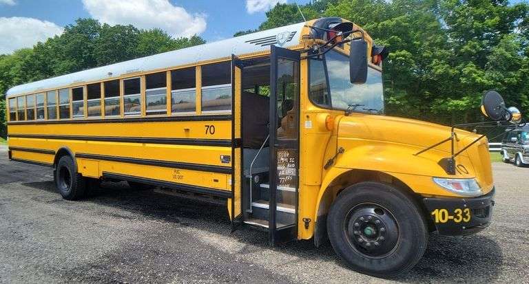 (1) 2011 INTERNATIONAL PB105 CE SCHOOL BUS Located in SLIPPERY ROCK, PA