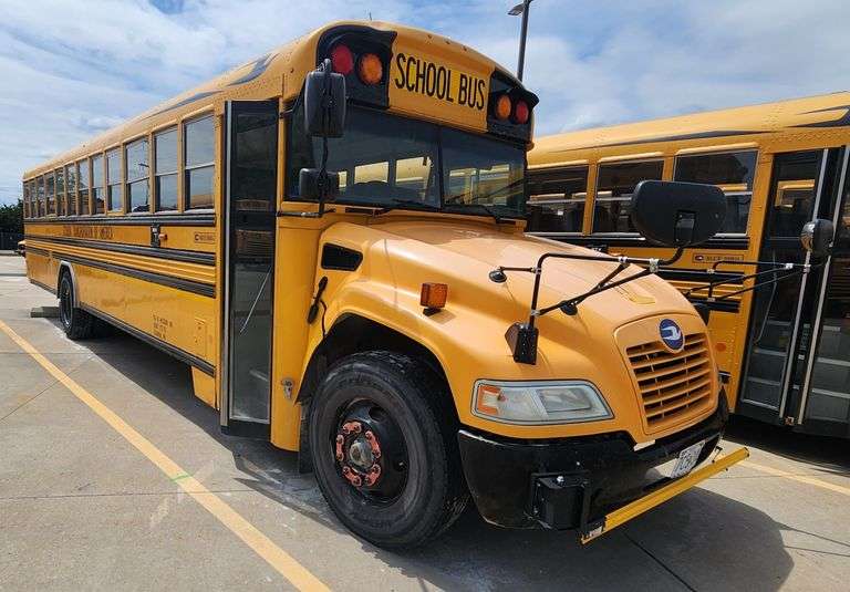 2016 BLUE BIRD BB VISION SCHOOL BUS #77 - Mathies & Sons, Inc. t/a 422