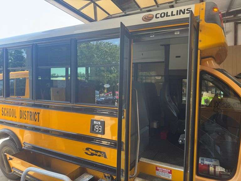 2014 CHEVROLET EXPRESS 4500 COLLINS SMALL SCHOOL BUS #193