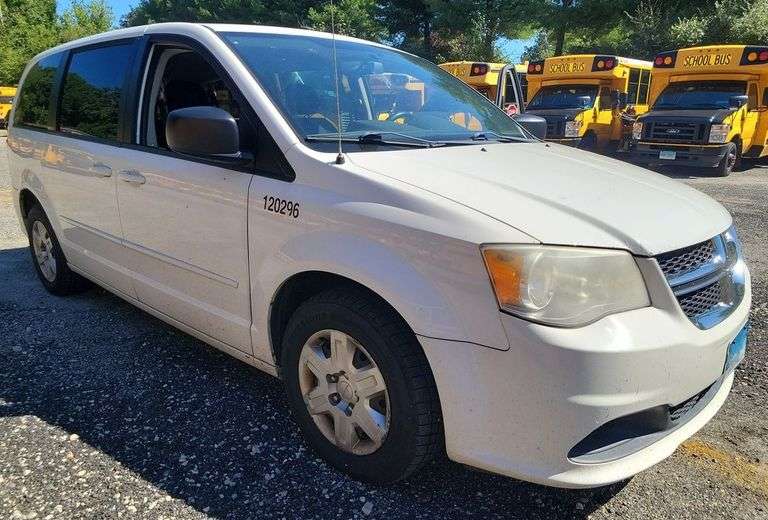 (1) 2012 DODGE GRAND CARAVAN EXPRESS SE VAN Located in GALES FERRY, CT