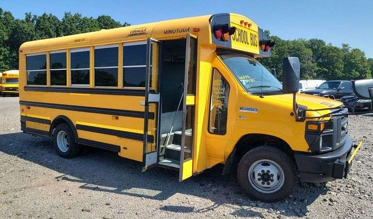 2015 FORD ECONOLINE E350 MINOTOUR SUPER DUTY SMALL SCHOOL BUS #2553