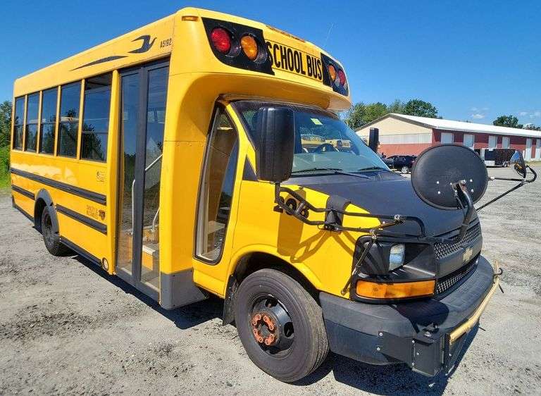 (1) 2014 CHEVROLET EXPRESS 3500 MICRO BIRD SMALL SCHOOL BUS Located in HARWINTON, CT