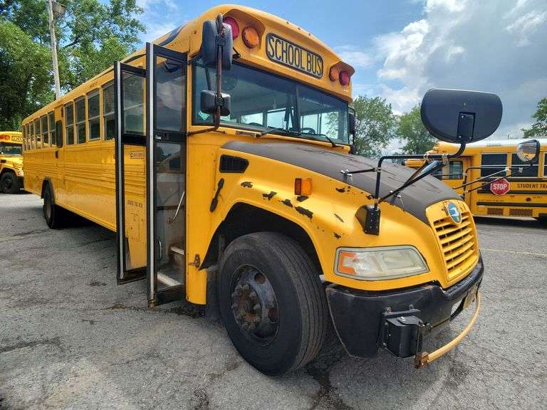 (1) 2015 BLUE BIRD BB VISION SCHOOL BUS Located in CHEEKTOWAGA, NY