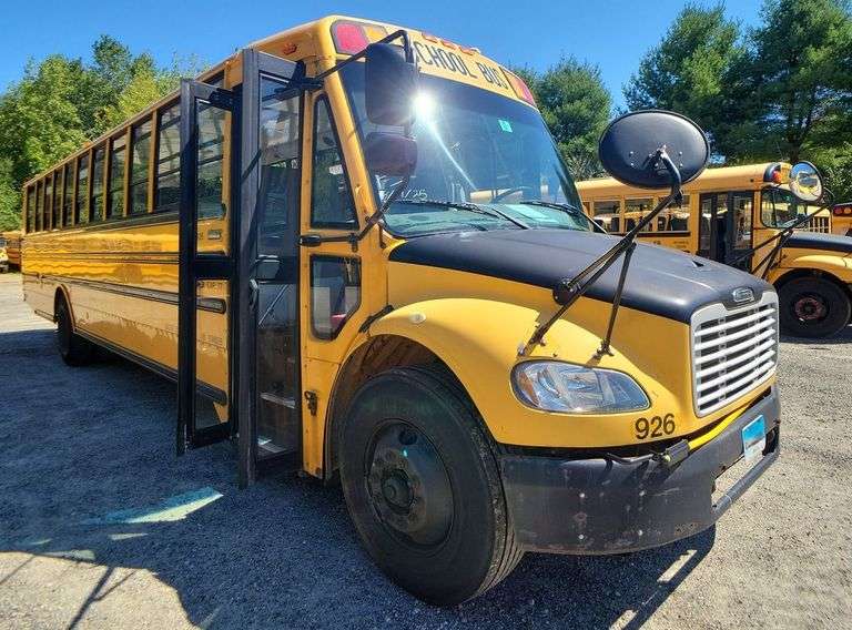 2011 FREIGHTLINER B2 THOMAS SAF-T-LINER C2 SCHOOL BUS #926