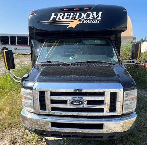 (1) 2018 FORD E-450 SUPER DUTY FOREST RIVER SHUTTLE BUS Located in HOUSTON, PA