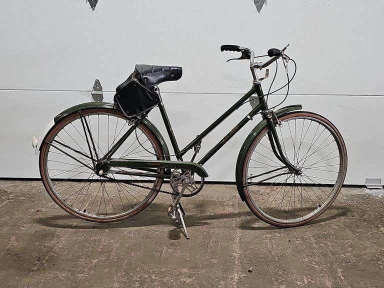 1970's Raleigh Nottingham England Sports, mostly original paint in very good condition. Intact head 