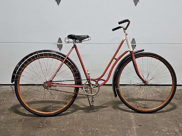 1921 Crown Western Mfg. Co.- Ladies, Laced back Fender, Original paint, head badge intact- in excellent condition. Ladies bike.
